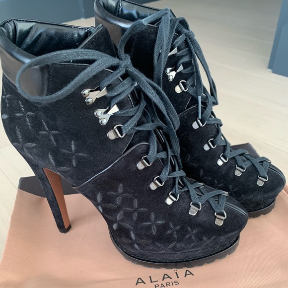 alaia hiking boots